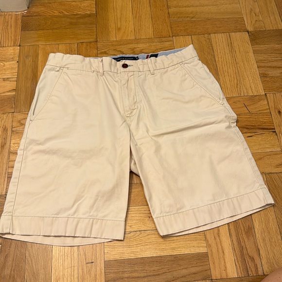 Tommy Hilfger Classic Fit Khaki Shorts - Picture 1 of 3